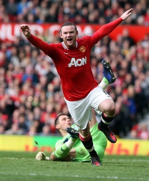 Rooney bay cao và M.U cũng bay cao.
